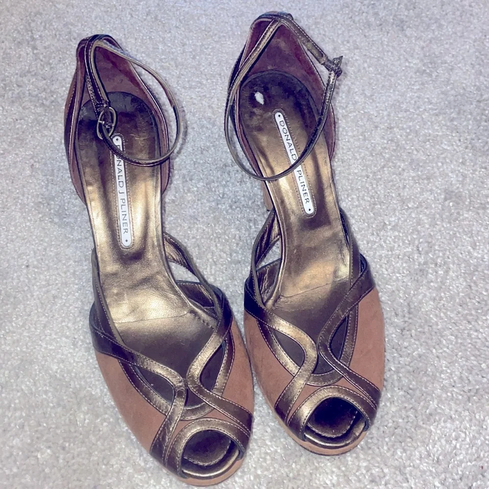 Donald J. Pliner pep toe pin up wedge bronze heel size 9.5